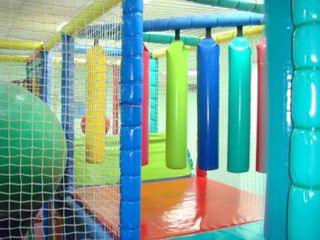 Parque de bolas infantil y pequeño parque de bebés