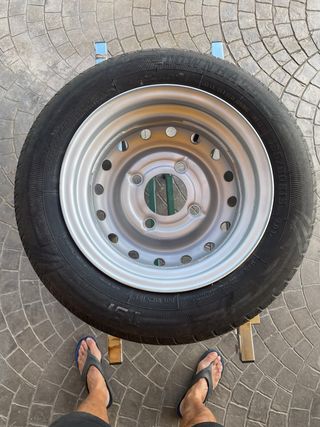 Rueda para remolque como nueva