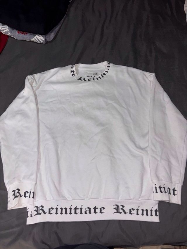 Sudadera blanca con texto