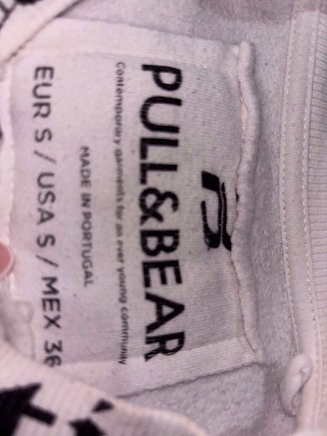 Sudadera blanca con texto