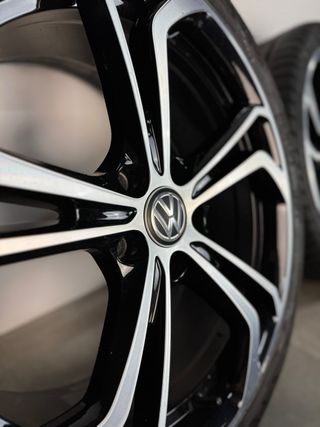 LLANTAS VW REINITZ TCR 19 ORIGINALES CON NEUMÁTICO