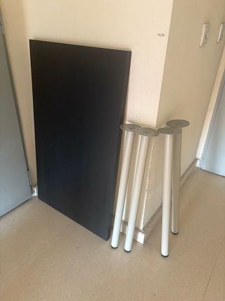 Scrivania nera e grigia Mesa