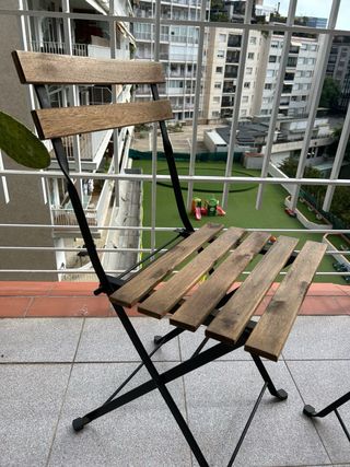 Mesa y 2 sillas balcón madera