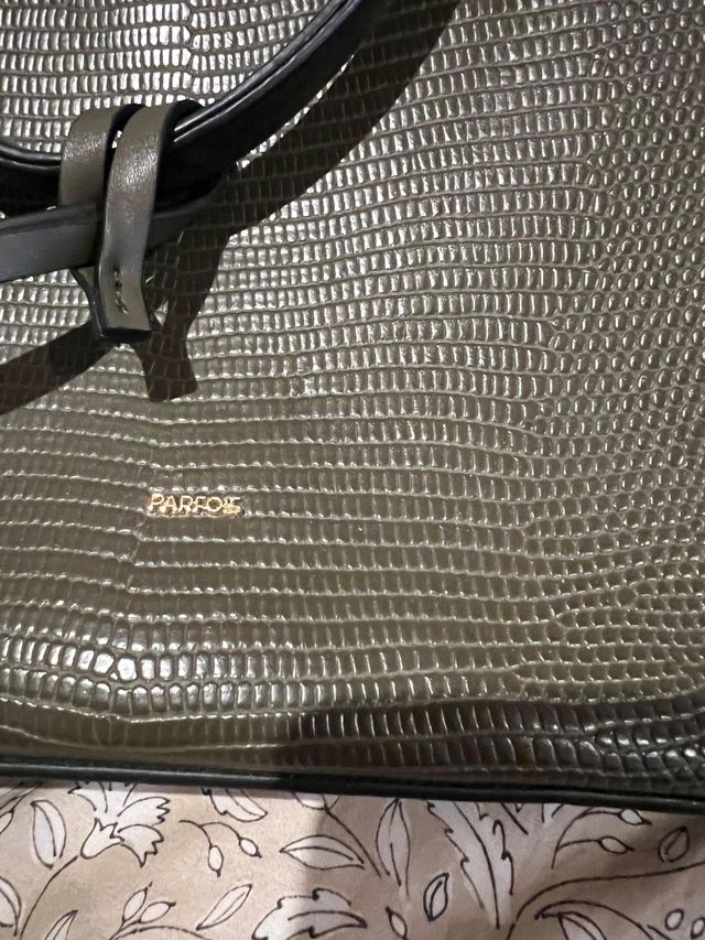 Bolso Parfois verde efecto piel reptil