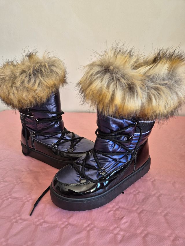 Botas negras y azules con pelo