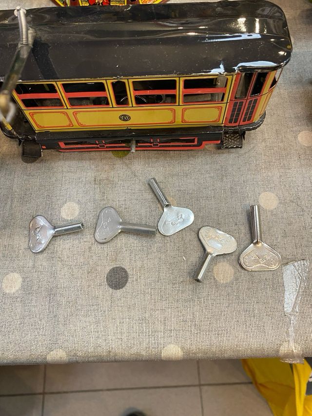 Juguetes de antaño. hojalata. Paya