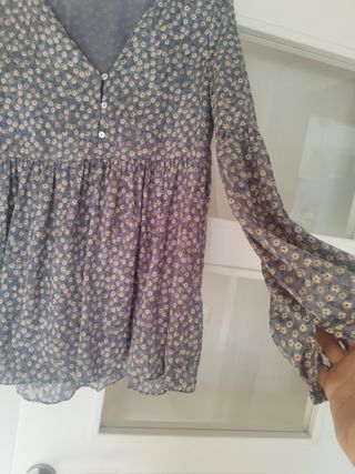 Camisola florecitas azul y beige