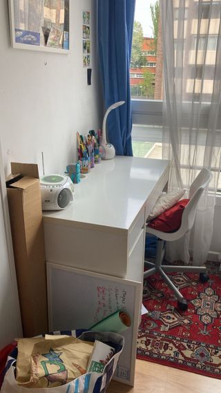 Escritorio Ikea Blanco. usado pero con vida!