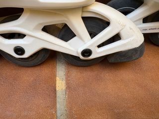 Patines en línea grises y rosa de niña