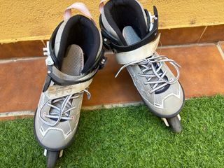 Patines en línea grises y rosa de niña