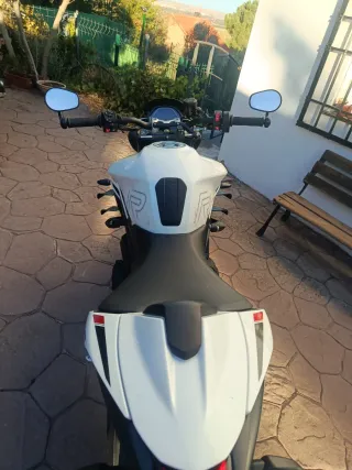 Triumph Street Triple 765 R 2024