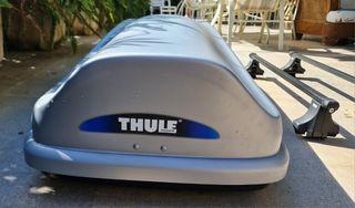 Cofre Baca Coche Thule Evolution 700 con barras.