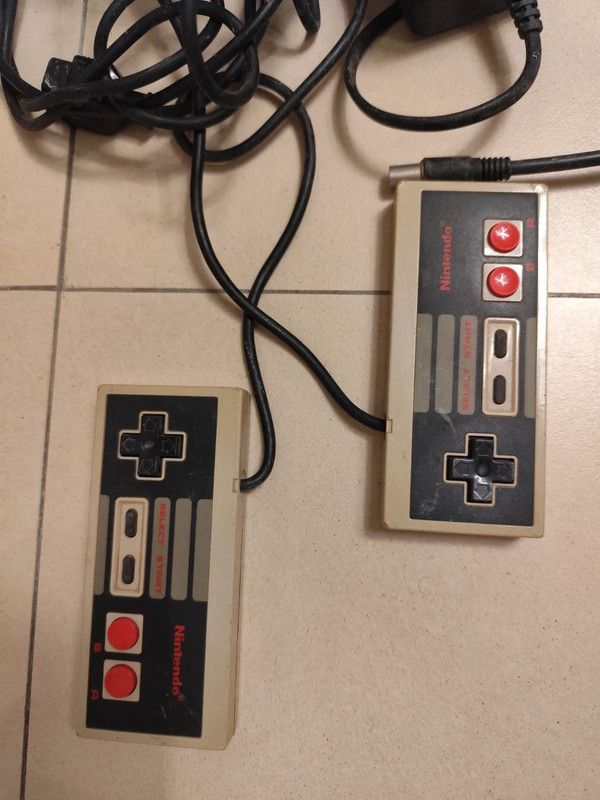 Consola Nintendo NES + 2 mandos