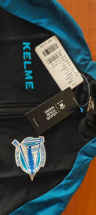 Chaqueta de chándal del CD Alavés. Talla M