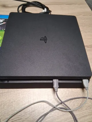 Consola PS4 Slim Negra + Juegos y Accesorios