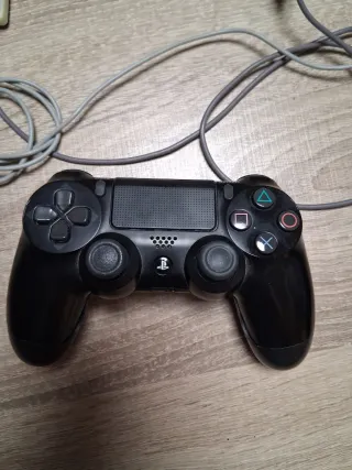Consola PS4 Slim Negra + Juegos y Accesorios
