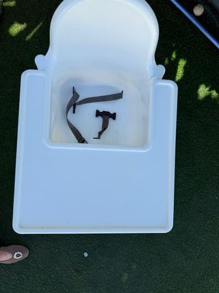 Trona de bebé blanca Ikea con 2 adaptadores baño.