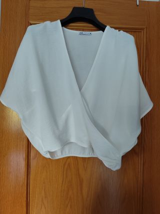 Blusa Zara escote cruzado manga murciélago