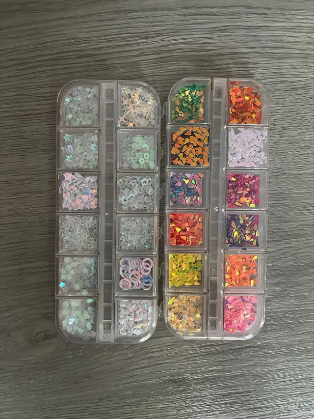 Adornos y cintas para uñas