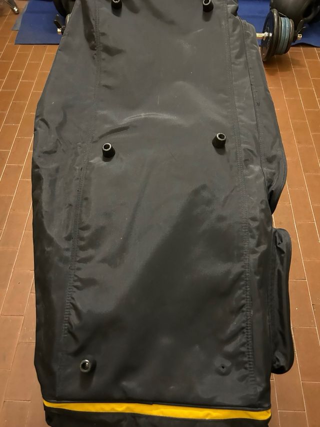 Borsone Seven nero e giallo dimensioni: 80 X 45