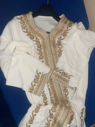 Caftán Marroquí Blanco y Dorado