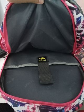 Mochila escolar multicolor con estampado