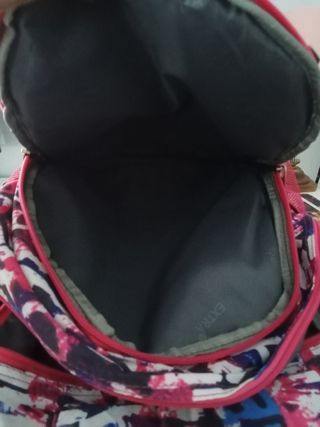 Mochila escolar multicolor con estampado
