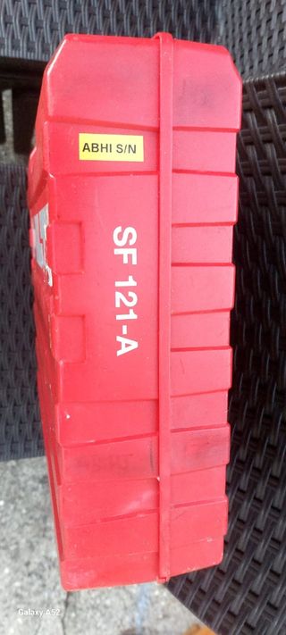 Caricabatterie HILTI C7/24 con batterie da 3 AH