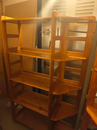 Estantería de madera