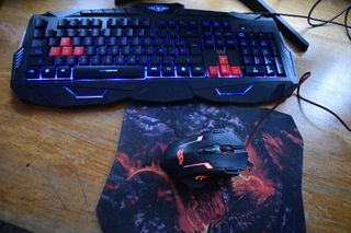 Combo Teclado Ratón y Alfombrilla Gamer