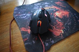 Combo Teclado Ratón y Alfombrilla Gamer