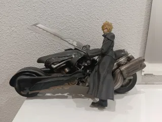 Figura Cloud Final Fantasy VII Moto.