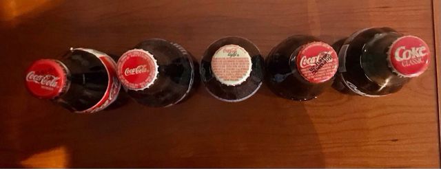 Bottiglie di Coca Cola provenienti da diversi paesi