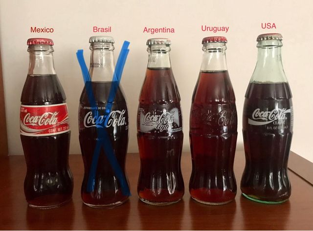 Bottiglie di Coca Cola provenienti da diversi paesi