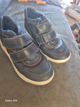 Zapatos niño negros y rojos