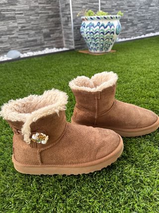 Botas UGG Niña Marrones talla  36 USA. 37 EU.