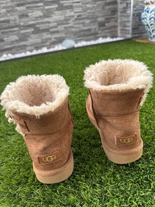 Botas UGG Niña Marrones talla  36 USA. 37 EU.