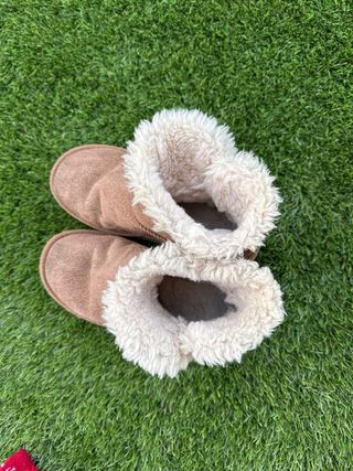 Botas UGG Niña Marrones talla  36 USA. 37 EU.