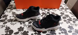 Zapatillas Air Jordan Negras y Rojas