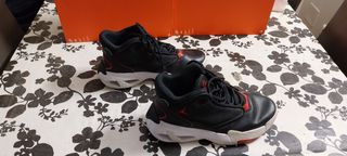 Zapatillas Air Jordan Negras y Rojas