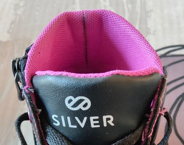 Botas negras y rosas planas marca Silver talla 34