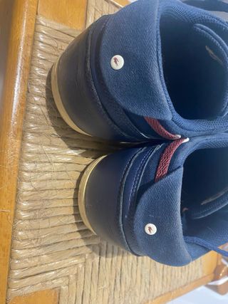 Zapatos Lacoste azules con cordones