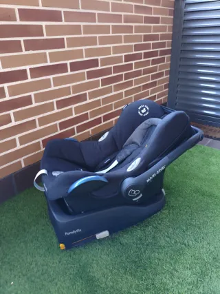 Maxi-Cosi Cabriofix + Base Isofix FamilyFix