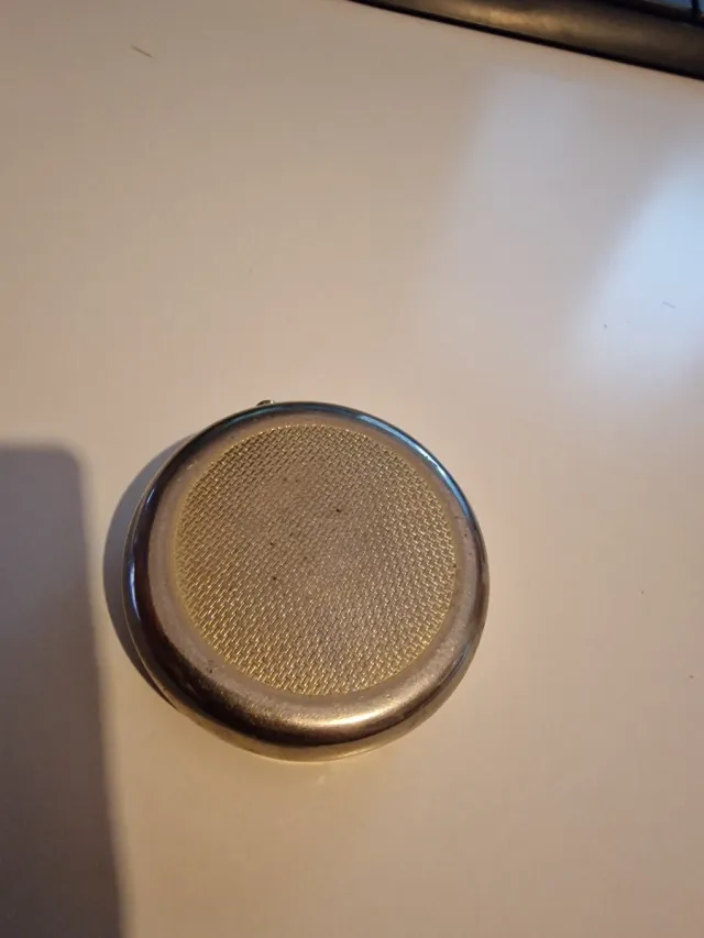 Pastillero antiguo metálico