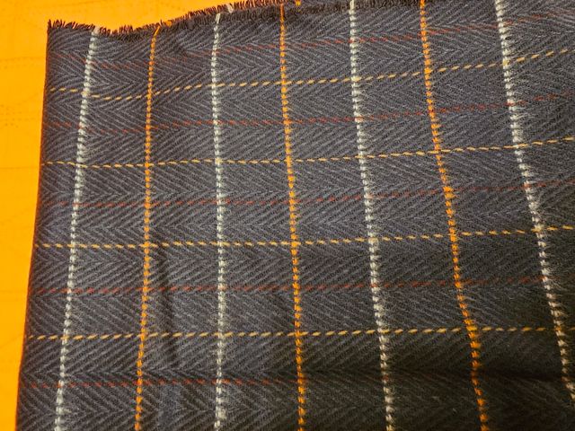 Sciarpa Combipel grigia con dettagli arancioni