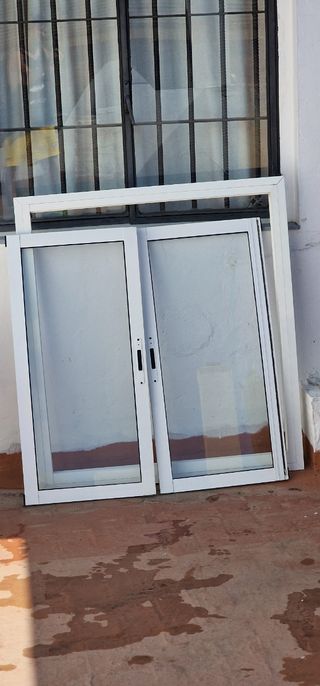 Ventana aluminio y reja 