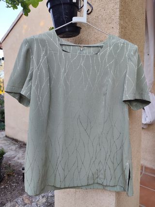 Impecable!!!Conjunto mujer blusa y levita verde.
