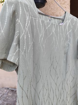 Impecable!!!Conjunto mujer blusa y levita verde.
