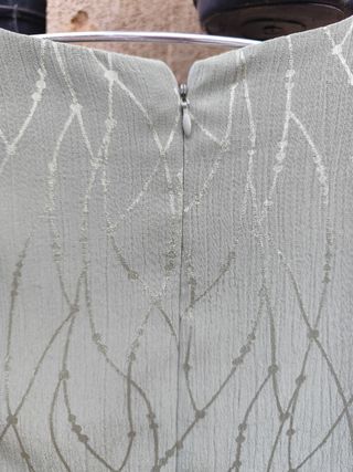 Impecable!!!Conjunto mujer blusa y levita verde.
