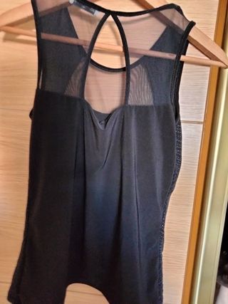 Blusa Inside Talla L Negra y regalo falda. 